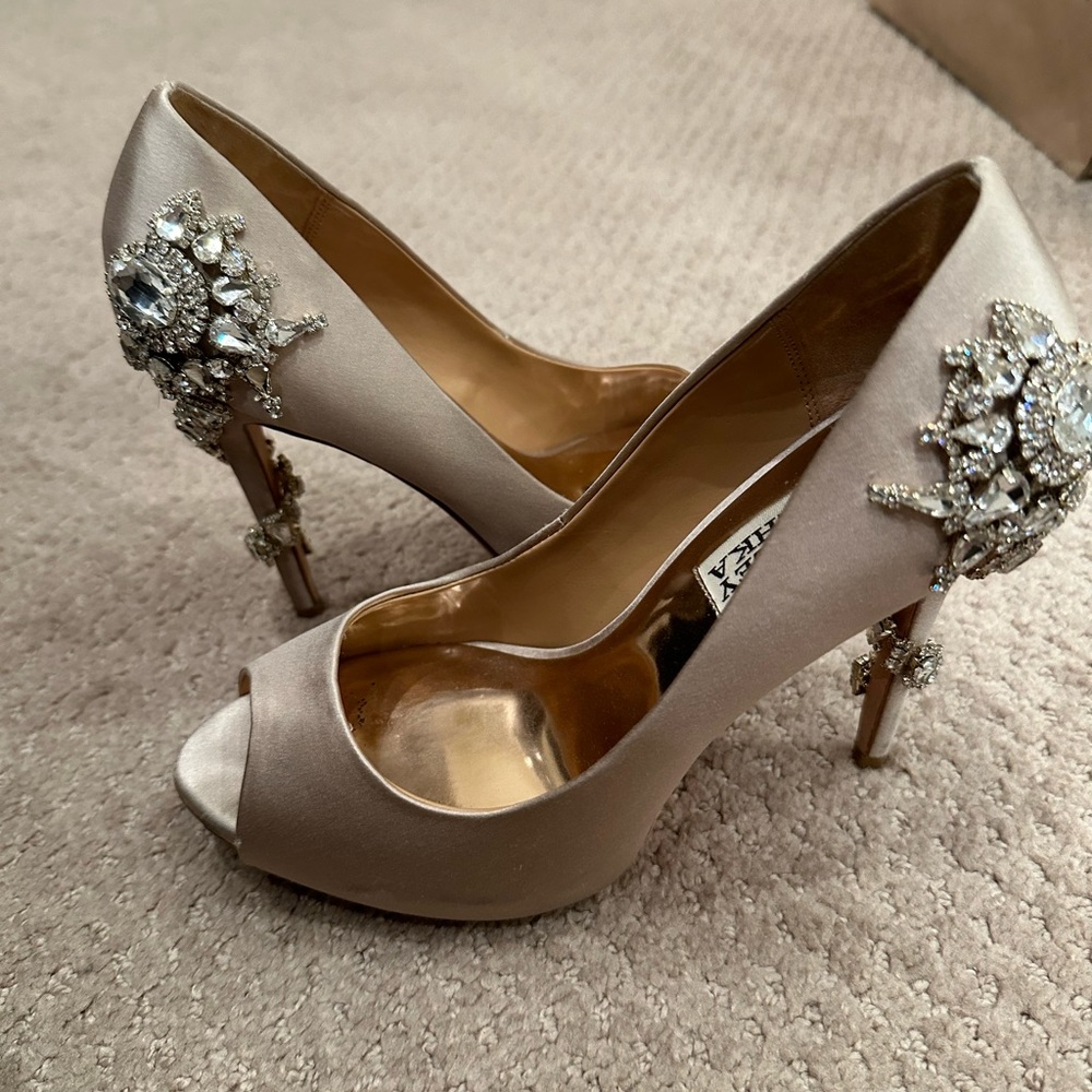 Badgley Mischka Kiara Crystal Black Open Toe Pump (6) in Latte Satin